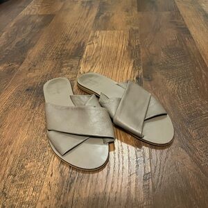 Everlane Taupe Women's Slide Sandals